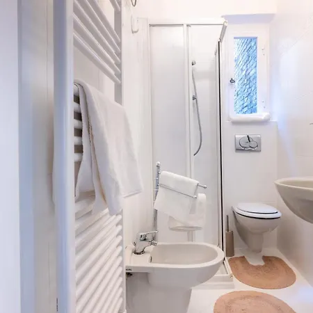 Guesthost - Cozy Near Universita Di Parma